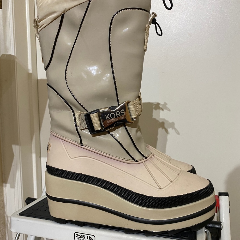 Michael Kors snow boots. Stylish, warm and comfortable. Almost new